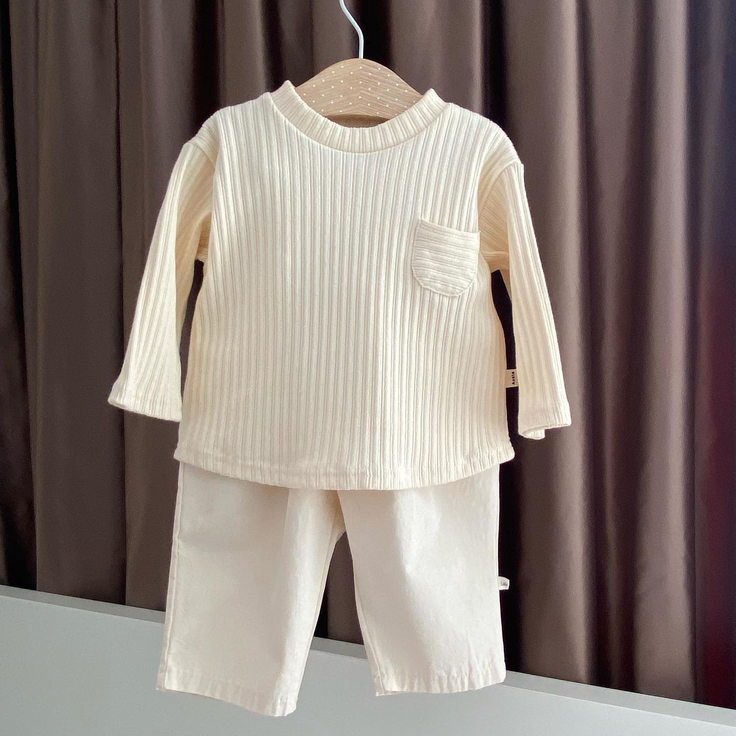 Look practic pentru primăvară✨

Mărimi disponibile 6-12 luni, 1-2 ani, 2-3 ani. 

Comanda online pe hanna-bebe.com/md
📞068181118